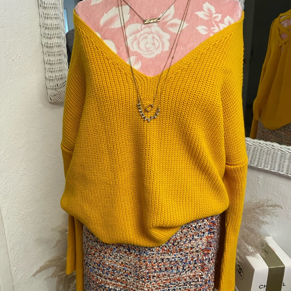 🍋 Topshop Mustard Yellow Bell Sleeve V Neck Sweater